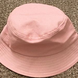 Selling a Bucket hat size fits all brand forever21